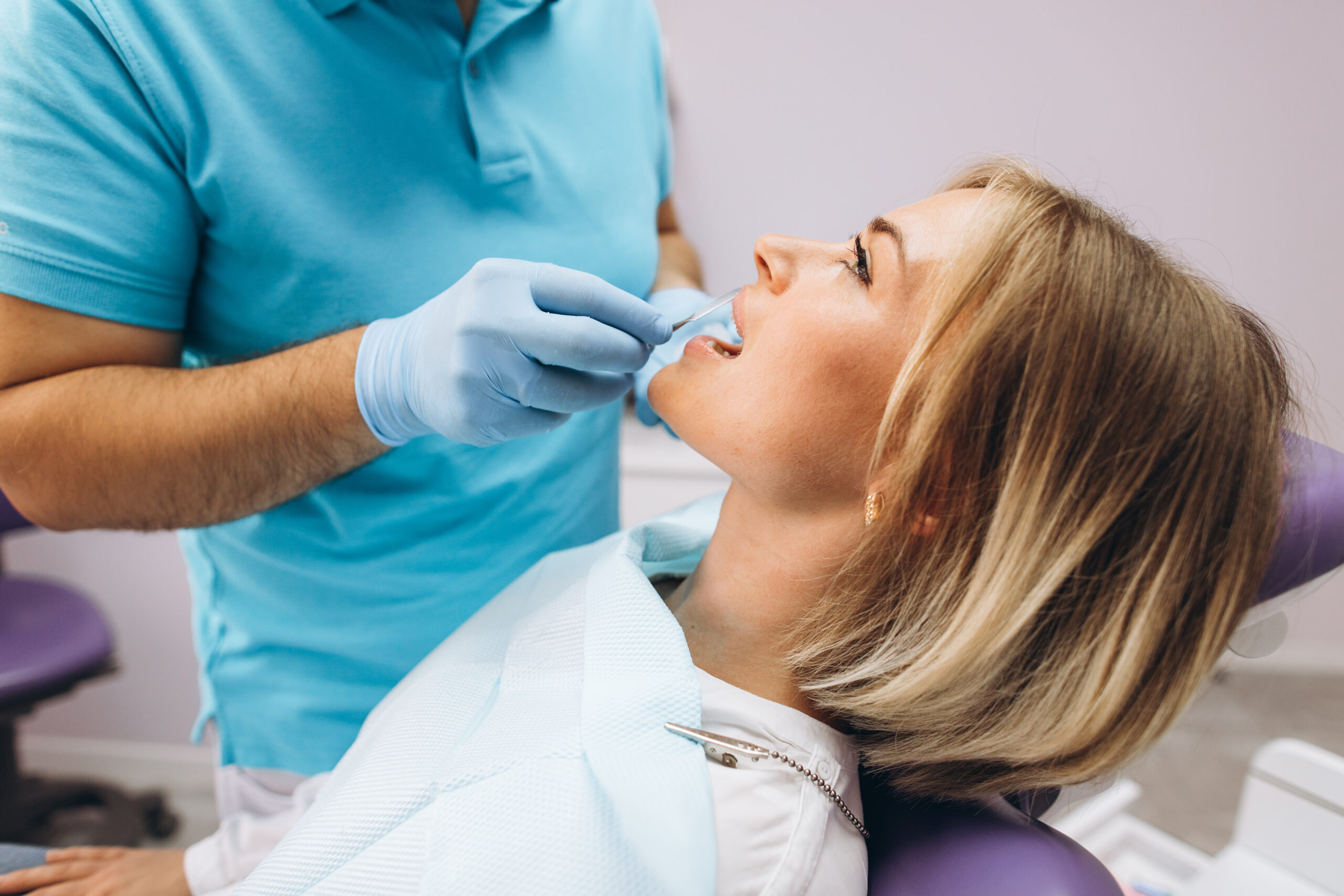 Dentist humidifies woman's lips gel
